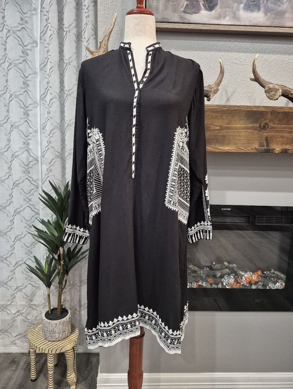 NIDA AZWER Black Tunic Dress Size Medium Like New